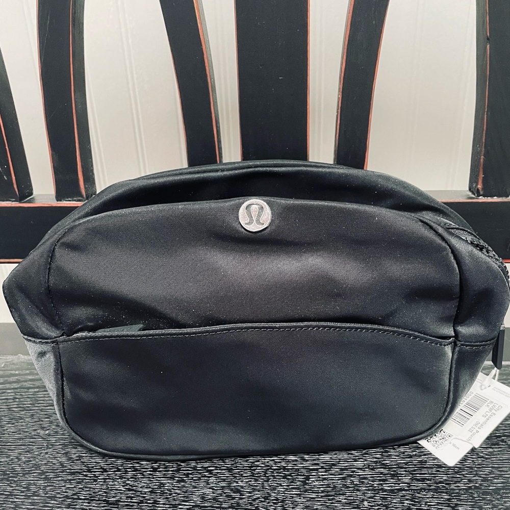 Lululemon City Essentials Pouch